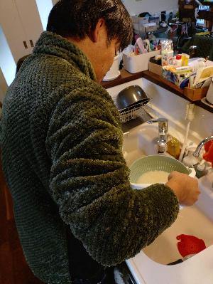 家事をしているパパ