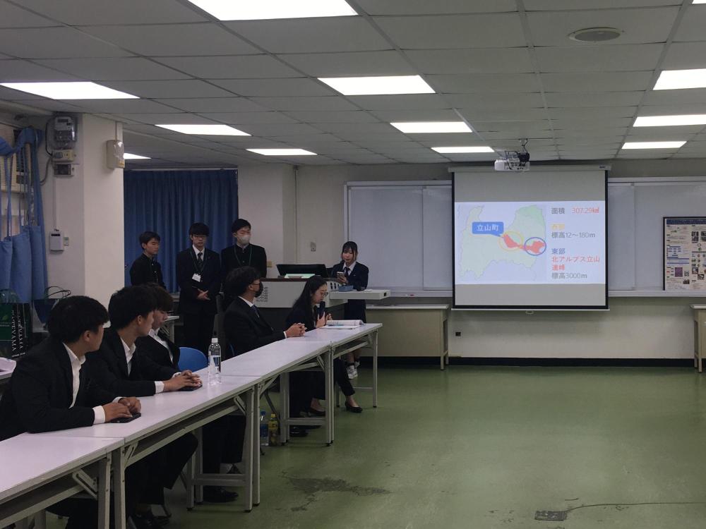 中華大学での様子